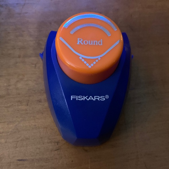 Fiskars Round Punch - Picture 3 of 3